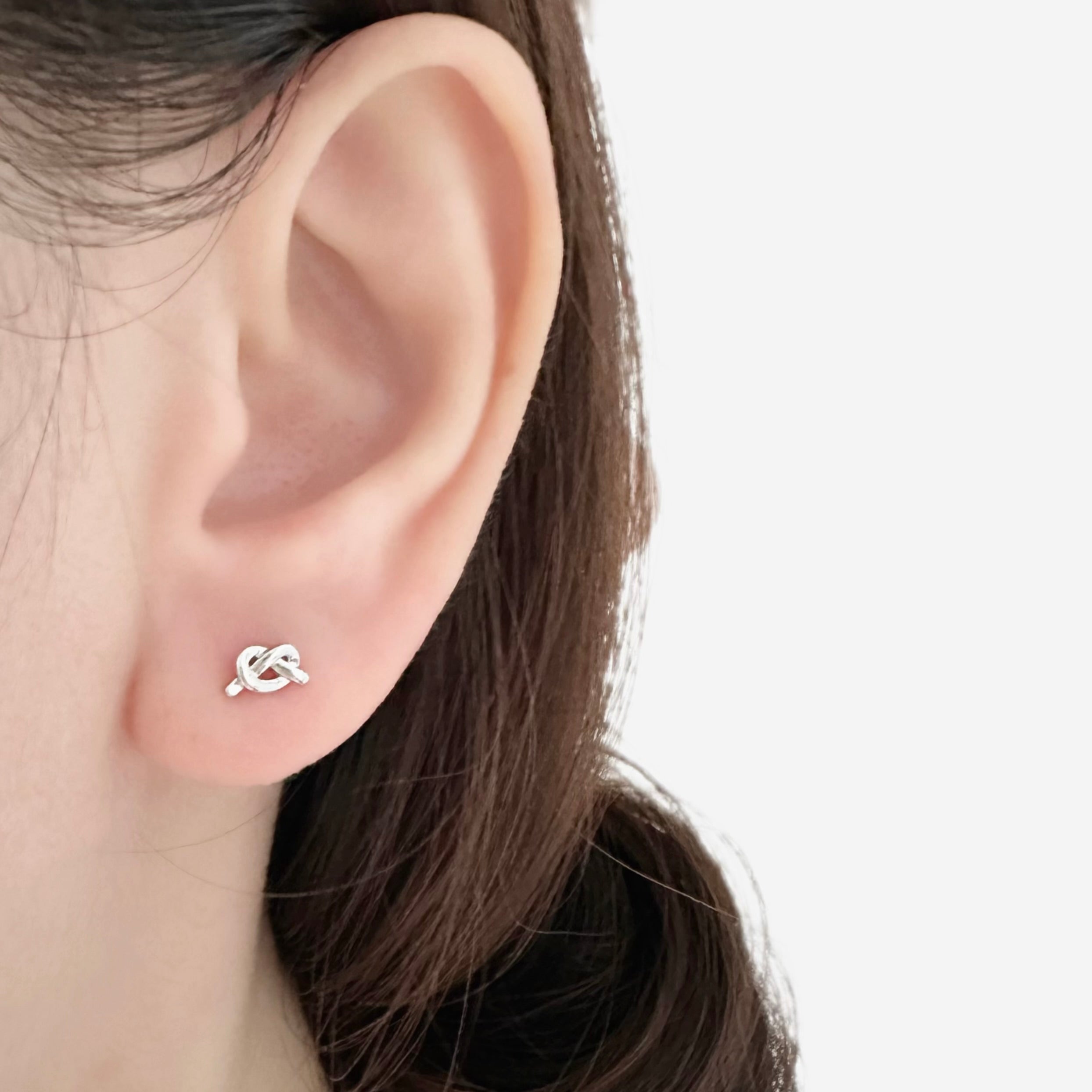 Rose Gold Made in Korea Earrings Korean Anting Cubic Zirconia Bride Bridal Dinner 925 Sterling Silver Fashion Costume Jewellery Online Malaysia Shopping Trendy No Piercing Special Perfect Gift For Your Loved One Accessory Gift for her Rose Gold Korea Made Earrings Korean Jewellery Jewelry Local Brand in Malaysia Cubic Zirconia Dainty Delicate Minimalist Jewellery Jewelry Bride Clip On Earrings Silver Christmas Gift Set Xmas Silver snowman present gift for her gift ideas daily wear shower sleep